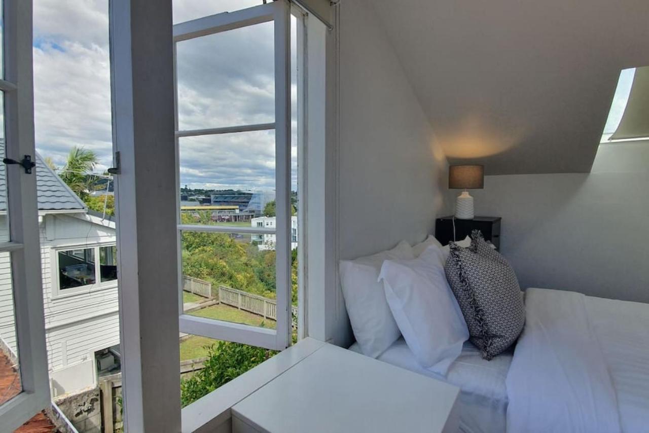 Вилла Bright And Modern Oasis In Kingsland Окленд Экстерьер фото